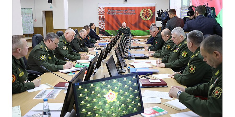 О врагах Беларуси, убийствах беженцев и готовности дать отпор. Александр Лукашенко высказался на тему военной безопасности