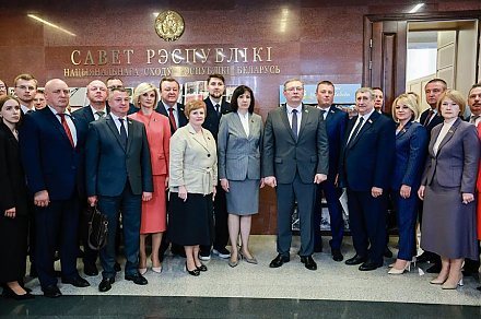 Вороновчанка, член комиссии по региональной политике и взаимодействию с органами местного самоуправления Молодежного Совета при Совете Республики Александра Рекеть приняла участие в закрытии 2-й сессии Совета Республики 