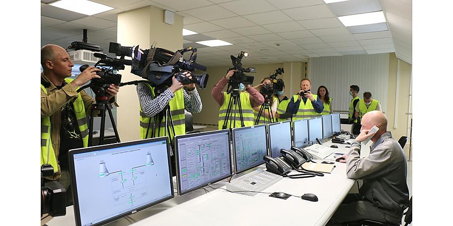 Журналисты побывали на Белорусской АЭС: посмотрели, как работает первый энергоблок, и стали свидетелями подписания акта его приемки
