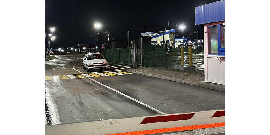 Автотранспорт на ПП «Бенякони» начали запускать  за 30 минут до открытия, которое ожидается в час ночи по минскому времени