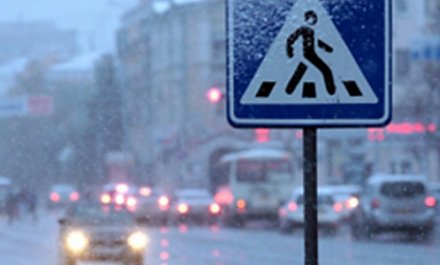 Опасный лед. Как безопасно переходить дорогу зимой