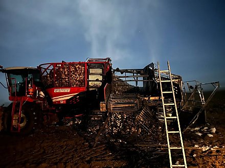 Происшествие. Пожар свеклоуборочного комбайна в Вороновском районе