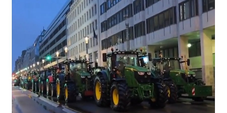 Фермеры на тракторах снова блокируют Брюссель, полиция применила слезоточивый газ и водометы