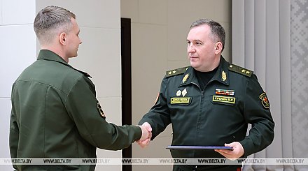 "Это поступок патриотов, верных долгу людей". Хренин вручил награды военным медикам за работу в Сирии