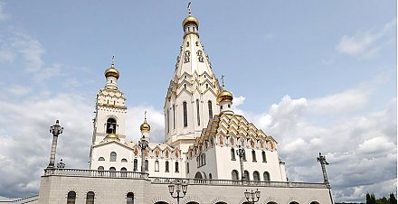 Православные верующие празднуют Преображение Господне