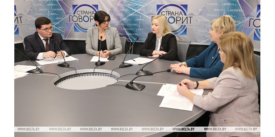 Сколько долгожителей поздравят во время акции "От всей души", рассказали в Минтруда