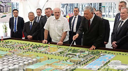Лукашенко при посещении БНБК: политика одна должна быть - люди