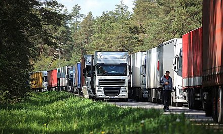Очереди на выезд из Беларуси в ЕС стали больше — на границе скопилось свыше 1,2 тыс. фур