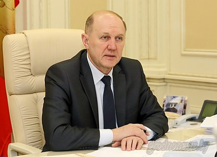 Председатель облисполкома Владимир Кравцов провел прямую линию
