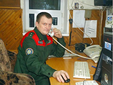 Хранит честь и верность профессии