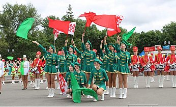 Фотофакт: Около 800 барабанщиц и мажореток приняли участие в V Международном фестивале-конкурсе в Витебске
