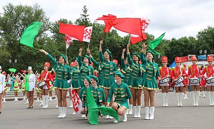Фотофакт: Около 800 барабанщиц и мажореток приняли участие в V Международном фестивале-конкурсе в Витебске