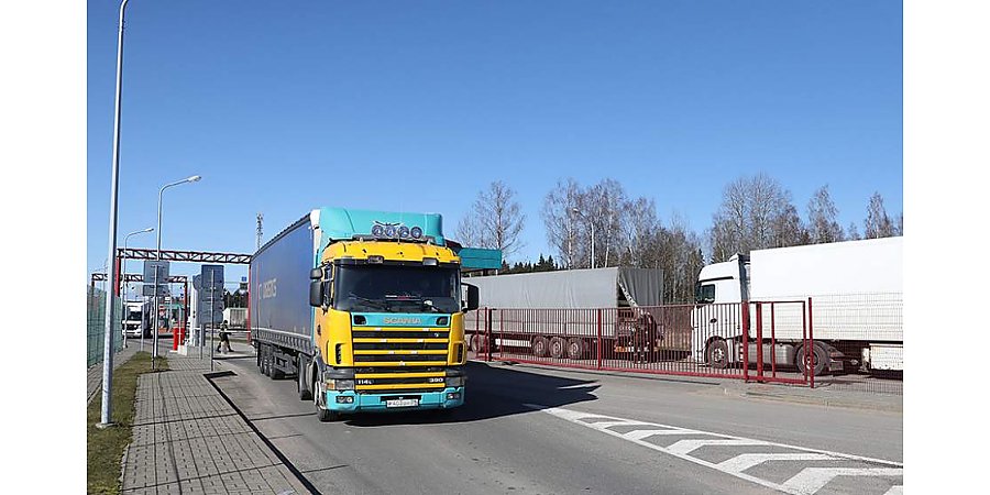 Пробки на границе: тысячи фур скопились в пунктах пропуска из Беларуси в ЕС
