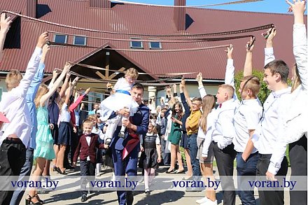 Последний звонок прозвучал для 89 школьников Пелясской средней школы с обучением на литовском языке