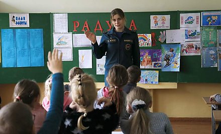 Уроки безопасности от спасателей. Как работники МЧС на каникулах проводят встречи со школьниками ГродноУроки безопасности от спасателей. Как работники МЧС на каникулах проводят встречи со школьниками Гродно