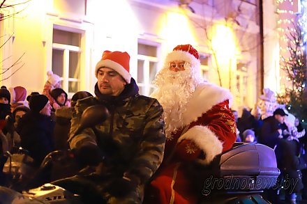 Дед Мороз на квадроцикле, волшебный троллейбус и праздничная феерия: Гродно засверкал новогодними огнями