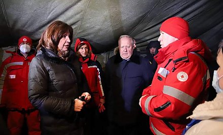 «Члены Совета Республики неоднократно обращались к мировому сообществу, к евродепутатам, но они нас не слышат». Председатель Совета Республики Наталья Кочанова посетила лагерь беженцев в ТЛЦ «Брузги»