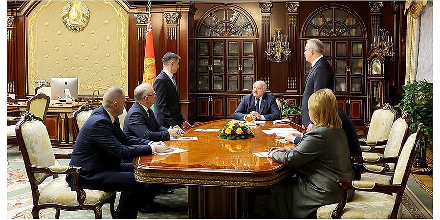 Александр Лукашенко о работе с кадрами: людей обижать нельзя