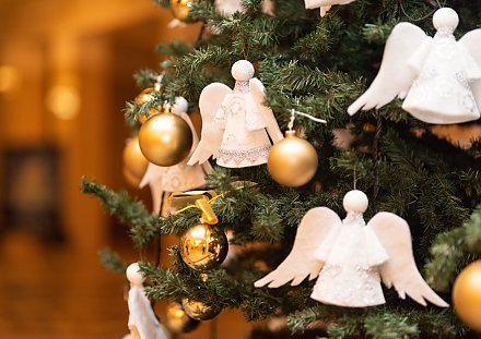 Лучшие даты для установки новогодней ели, чтобы привлечь удачу на 2024 г.