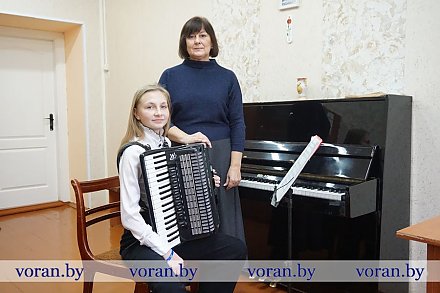 Юная аккордеонистка Радунской детской школы искусств Эльвира Струховская дважды поощрена специальным фондом Президента Республики Беларусь по поддержке талантливой молодежи