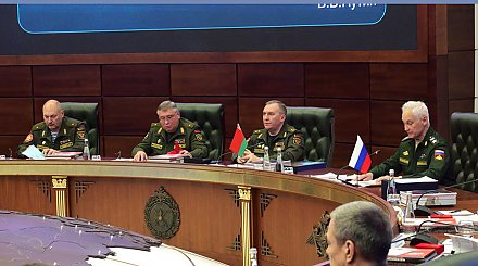 Безопасность Союзного государства обсудили министерства обороны Беларуси и России