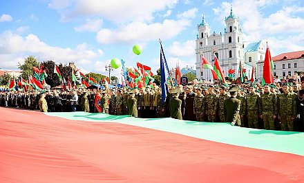ФОТОФАКТ: Митинг, посвященный Дню народного единства, прошел в Гродно