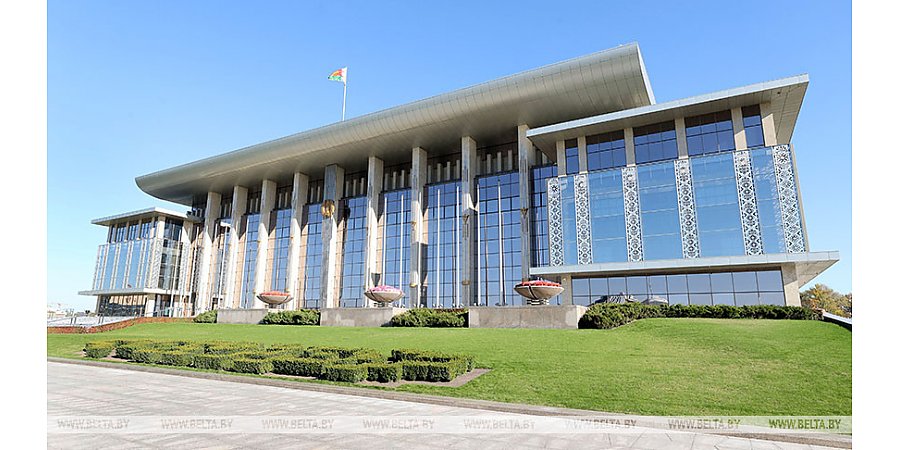 Александр Лукашенко направил поздравления зарубежным лидерам с 77-й годовщиной Великой Победы