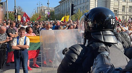 В Литве прошел митинг против ограничений для непривитых от COVID-19