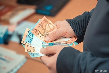 Некоторым бюджетникам в Беларуси поднимут зарплату – плюс 220% к окладу