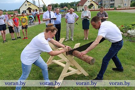 «Властелины села» живут в Дотишках. В аг. Больтишки прошел районный этап популярного среди молодых семей сельскохозяйственного конкурса (фотоотчет)