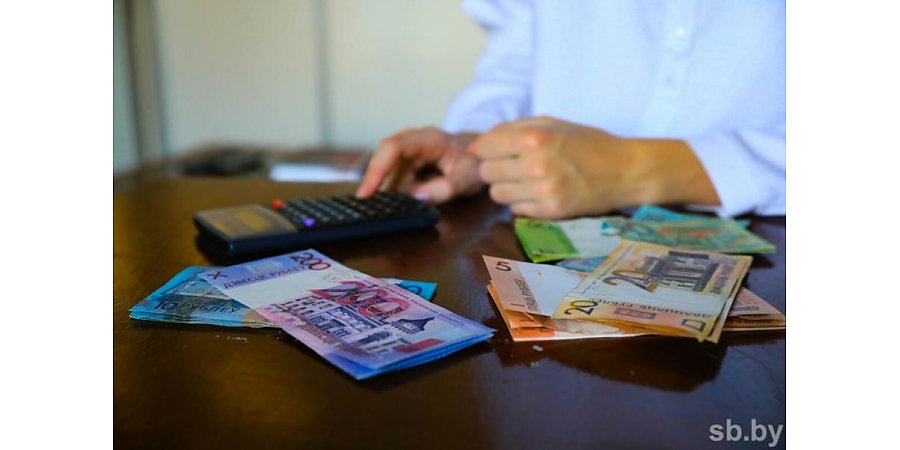 В Минтруда рассказали об особенностях оплаты декрета работающим студенткам-очницам