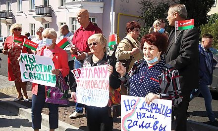 Ветераны собрались на акцию «Руки прочь от Беларуси» у генерального консульства Литовской Республики в Гродно