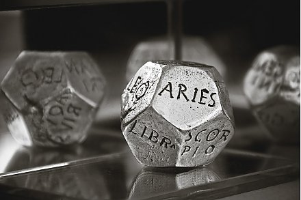 Гороскоп на 28 августа. Козерогам  стоит сосредоточиться на практических задачах,  Водолеем день обещает яркие эмоции и интересные события