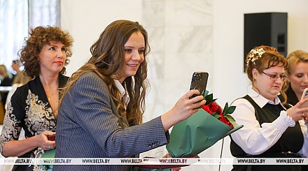 Поддержка семей с детьми - важнейший приоритет. В Минске вручили госнаграды ко Дню матери