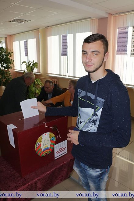 Досрочное голосование на Вороновщине началось активно