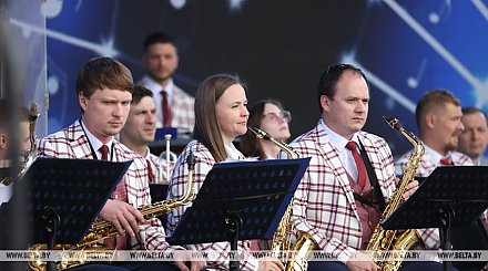 Тысячи зрителей собрал концерт ко Дню России в Минске