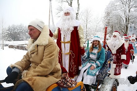 Усадьба Деда Мороза и Снегурочки на озере Свитязь открывает новый сезон