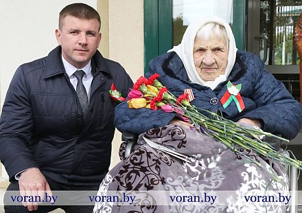  На Вороновщине празднование Дня Победы началось с чествования ветерана Великой Отечественной войны