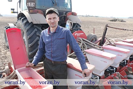 Расти, царица полей! Сельхозпредприятия Вороновского района в начале недели приступили к севу кукурузы