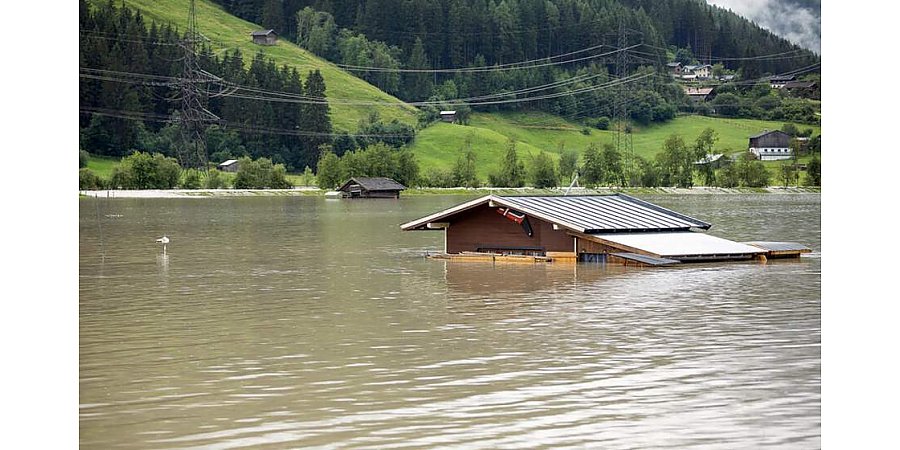 Мощные ливни привели к потопам в Австрии, во многих районах объявлено штурмовое предупреждение