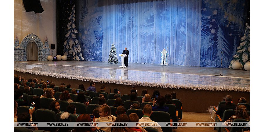 Александр Лукашенко: каждый маленький белорус на деле знает, что бесконечно дорог и нужен своей стране