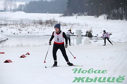 12 школьников Вороновщины принимают участие в областном этапе республиканских соревнований по биатлону «Снежный снайпер» на Новогрудчине (+видео)