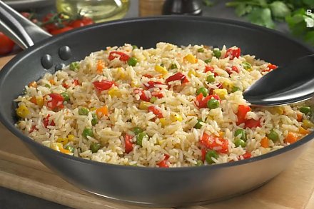 Невероятно аппетитный ужин: рецепт жареного риса с беконом по-азиатски