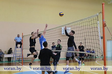 В Вороново прошел ежегодный отрытый рождественский турнир по волейболу