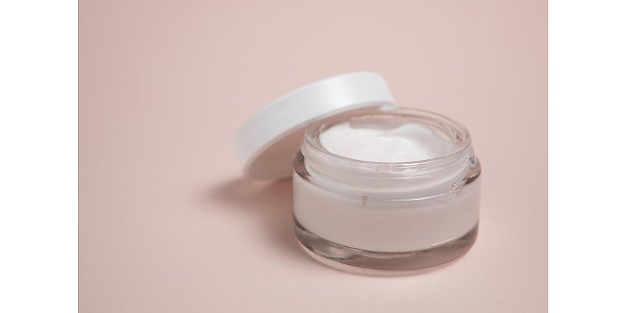 И для сухой, и для проблемной кожи: дерматолог рассказала о пользе косметики с пантенолом