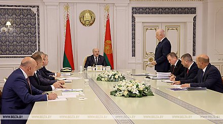 Александр Лукашенко ждет "виртуозной логистики" от Минтранса и правительства
