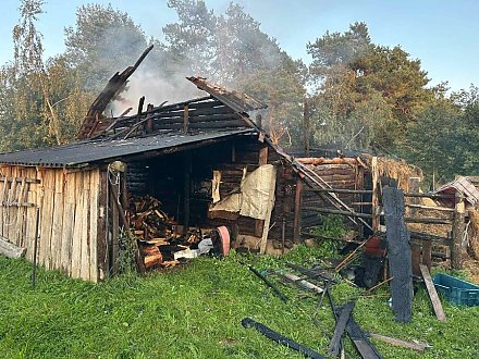 В Вороновском районе горела хозпостройка