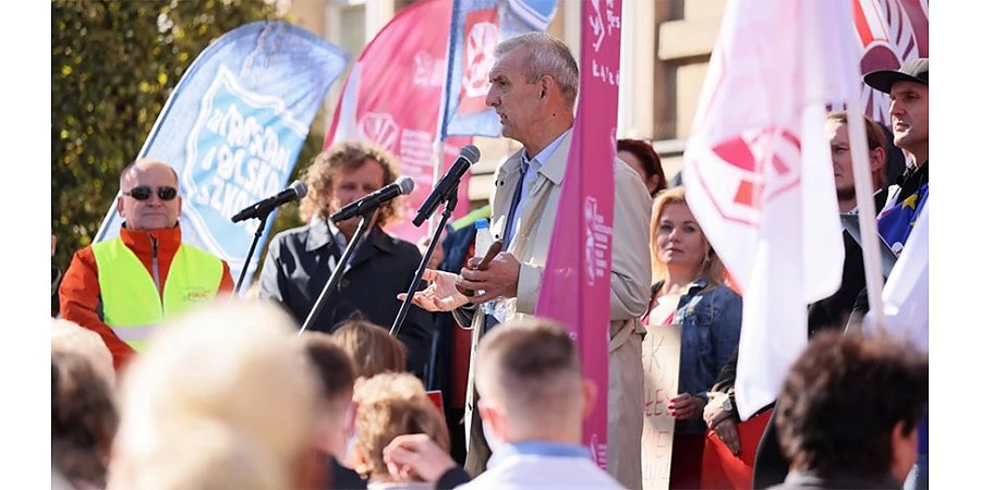 Союз учителей Польши объявил о намерении провести 1 сентября демонстрацию с требованием улучшить условия труда