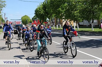 На Вороновщине прошел патриотический велопробег по памятным местам, напоминающим об ужасах войны 