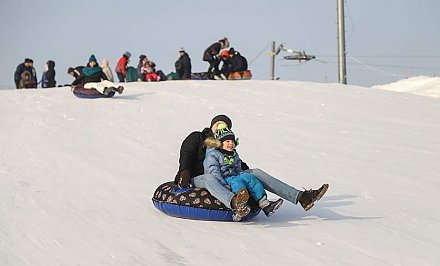 Ледянки и тюбинги. Как правильно кататься на снежных горках (ИНФОГРАФИКА)